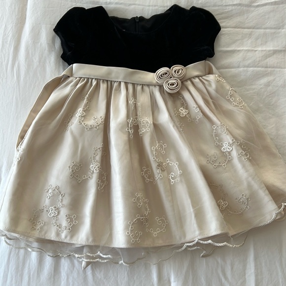 Princess Wear Baby girl holiday dress. Size 24 months - Picture 1 of 6